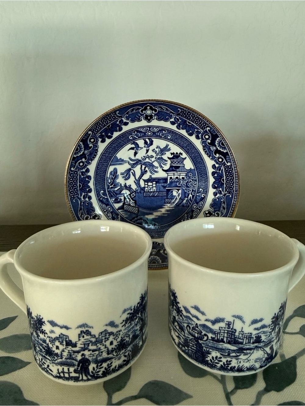 Blue/White 1970s Pastoral Chinoiserie Cups, Blue Willow Plate
